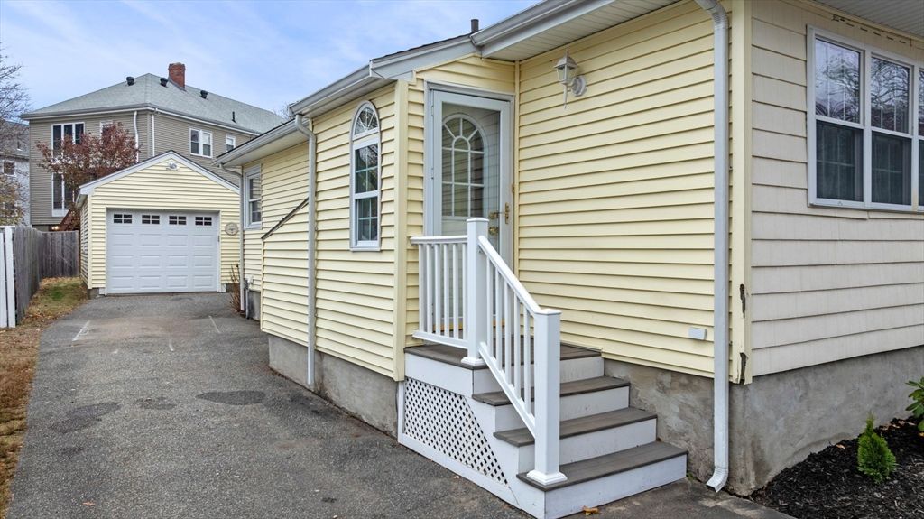 Detached Garage, Exterior