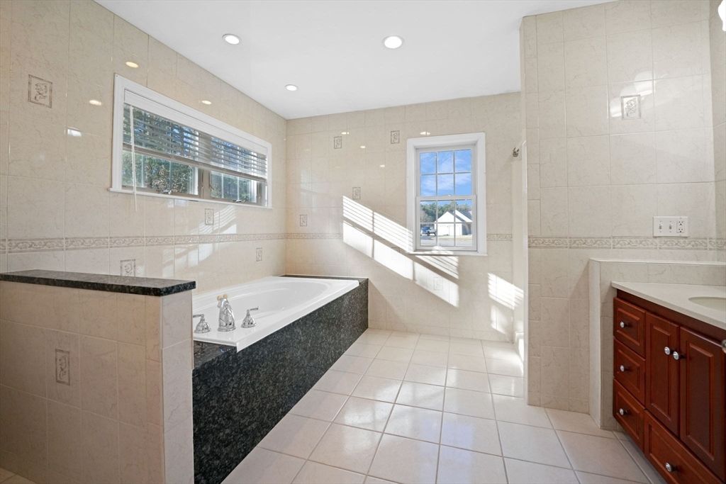 Bathroom, Interior, Recessed Lighting