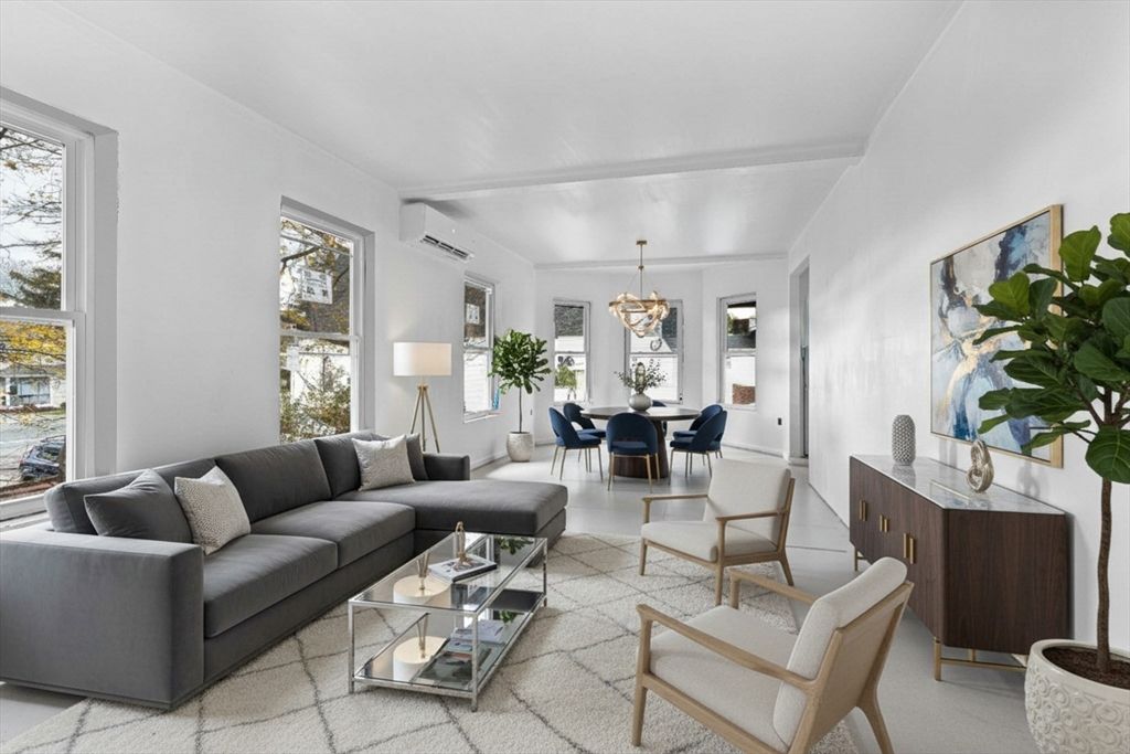 Chandelier, Dining room, Interior, Living room