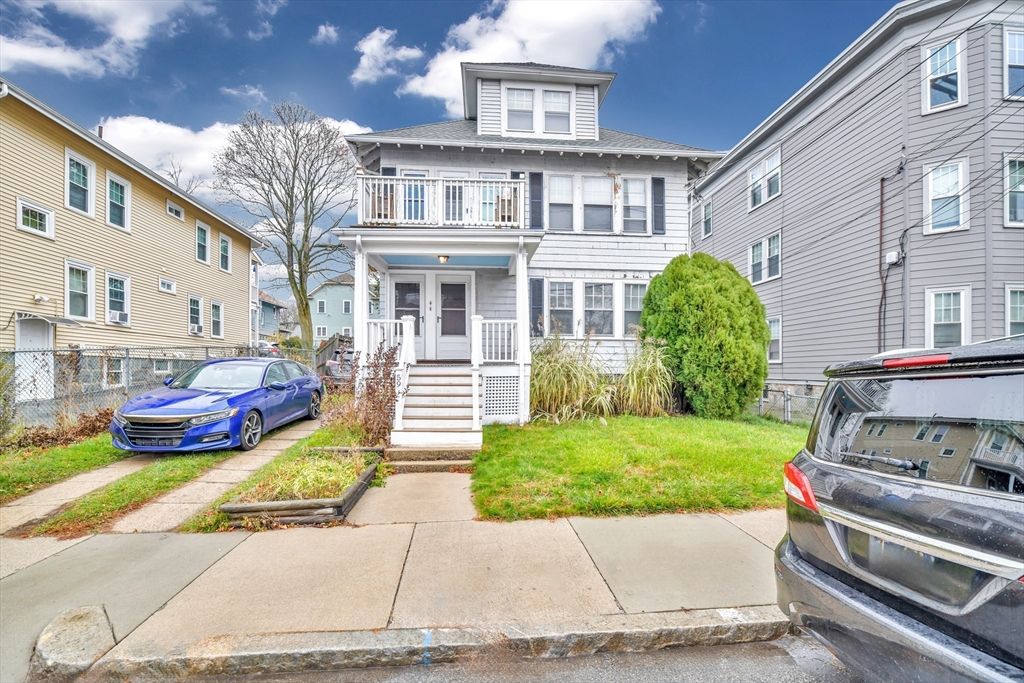 Exterior, Facade, American Foursquare