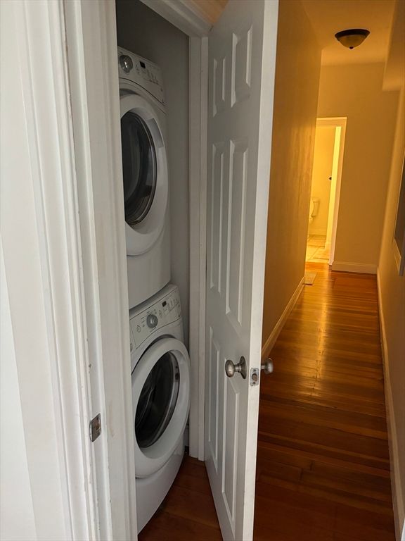 Interior, Utility Closets, Washer, Wood Texture Flooring