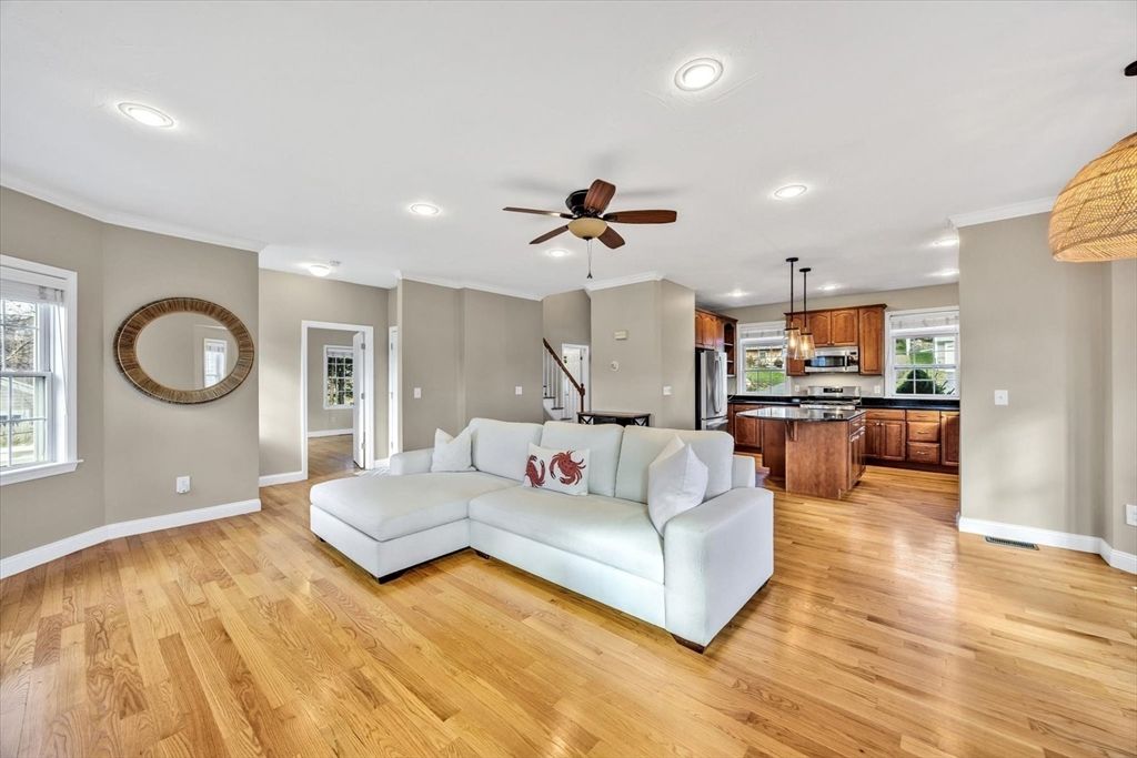 Interior, Kitchen, Living room, Pendant Lights, Recessed Lighting, Wood Texture Flooring