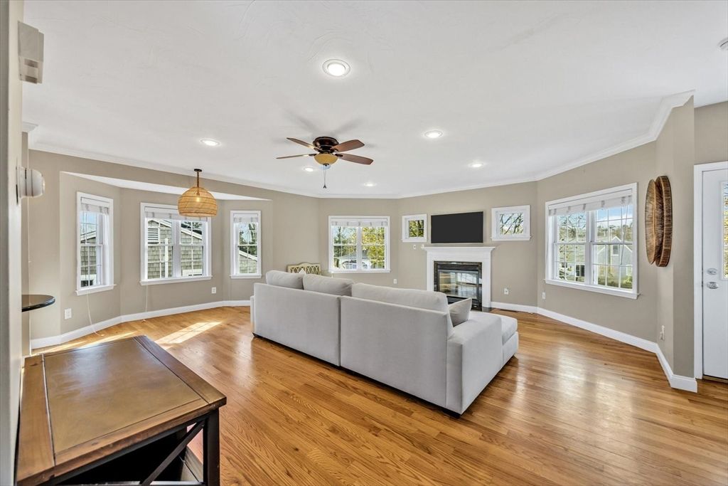 Fireplace, Interior, Living room, Pendant Lights, Recessed Lighting, Wood Texture Flooring