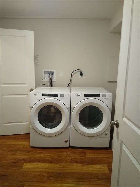 Interior, Washer, Wood Texture Flooring