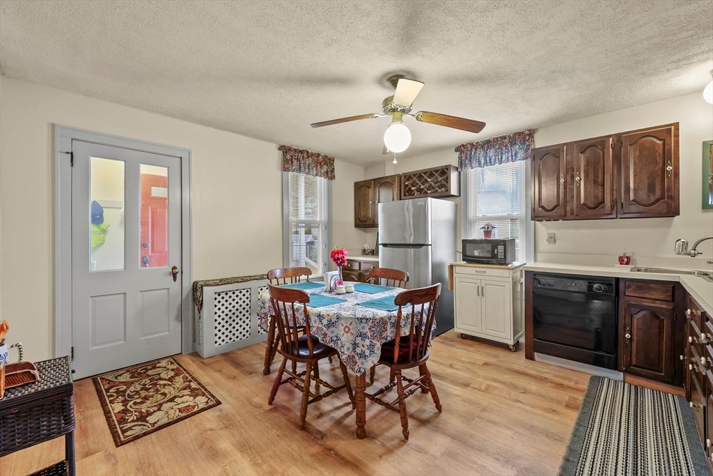Dining room, Interior, Kitchen, Stainless Steel Appliances, Wood Texture Flooring