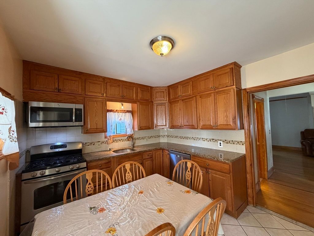 Dining room, Interior, Kitchen, Stainless Steel Appliances, Wood Texture Flooring