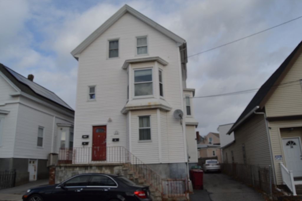 Exterior, Facade, Rowhouse