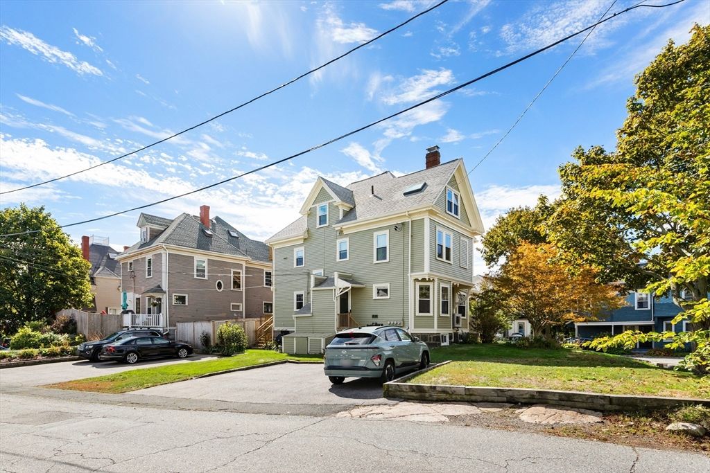 Exterior, Facade, Queen Anne Victorian