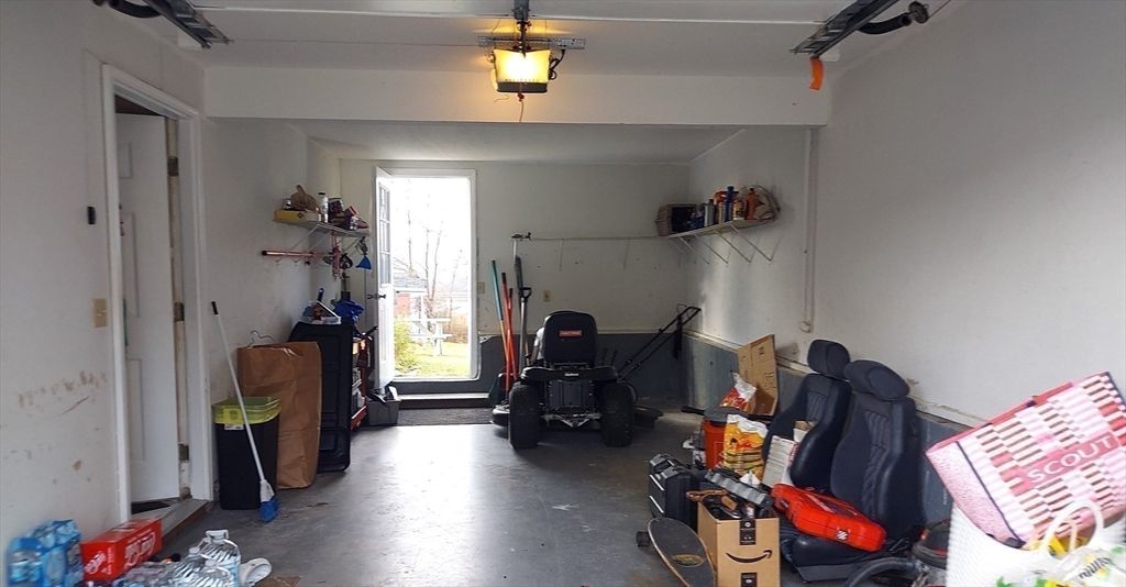 Garage, Interior