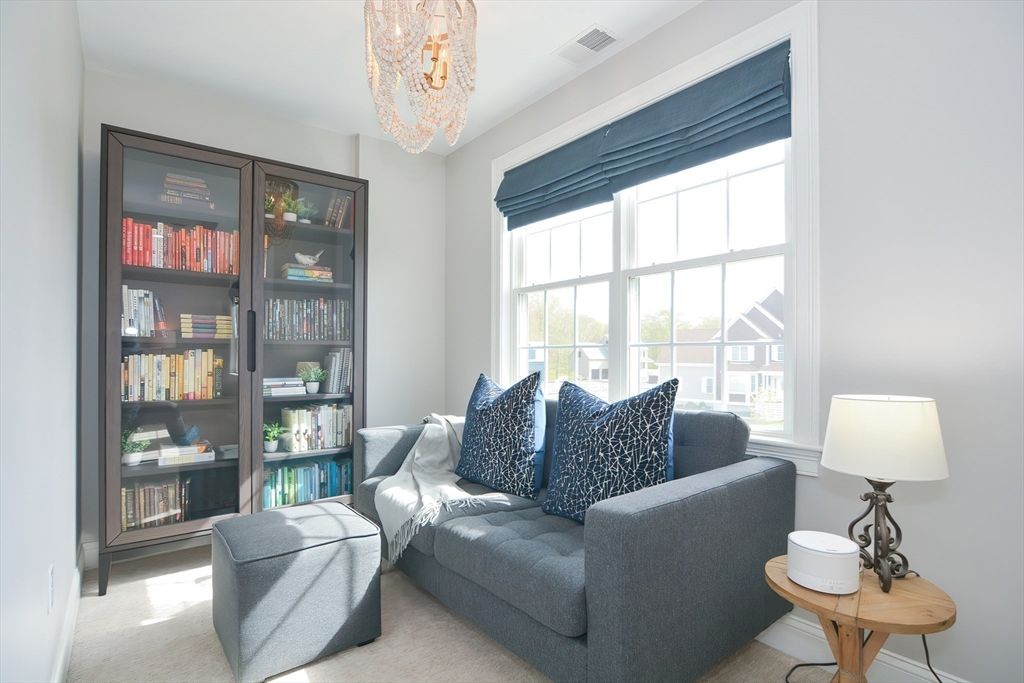 Chandelier, Interior, Living room
