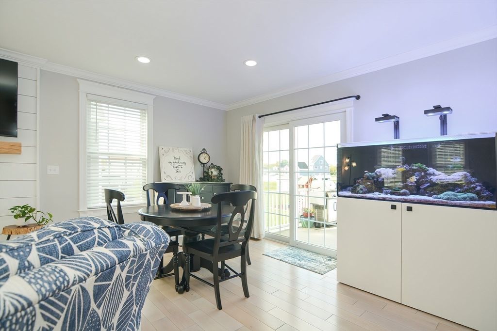 Dining room, Interior, Recessed Lighting, Wood Texture Flooring