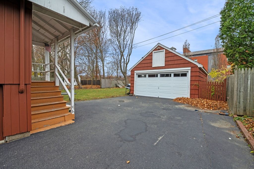 Detached Garage, Exterior
