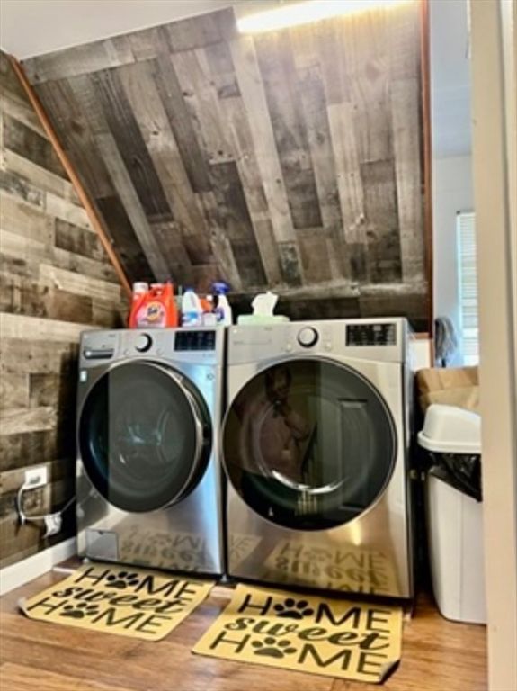 Interior, Washer, Wood Texture Flooring, Wooden Walls