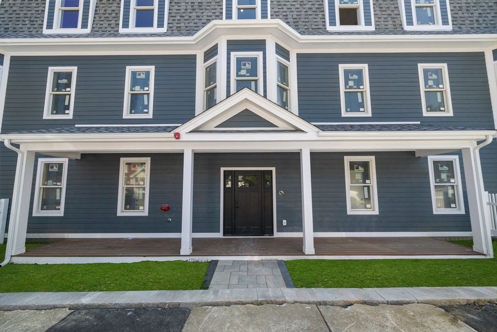 Exterior, Facade, Rowhouse