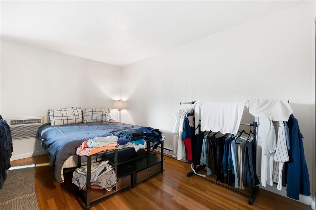 Bedroom, Interior, Walk-in Closets, Wood Texture Flooring