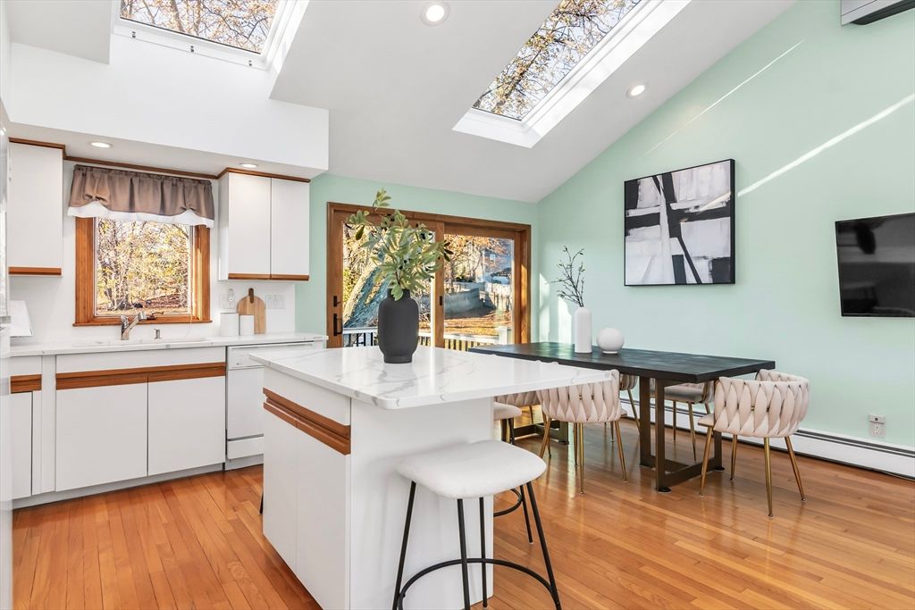 Dining room, Interior, Kitchen, Recessed Lighting, Wood Texture Flooring