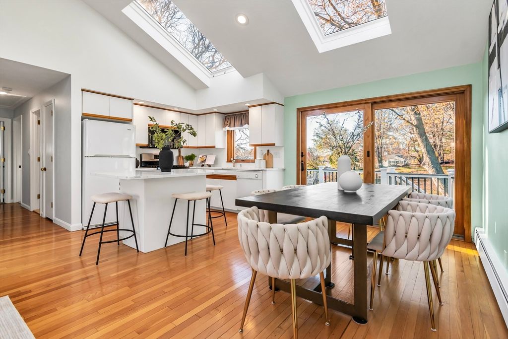 Dining room, Interior, Kitchen, Recessed Lighting, Wood Texture Flooring