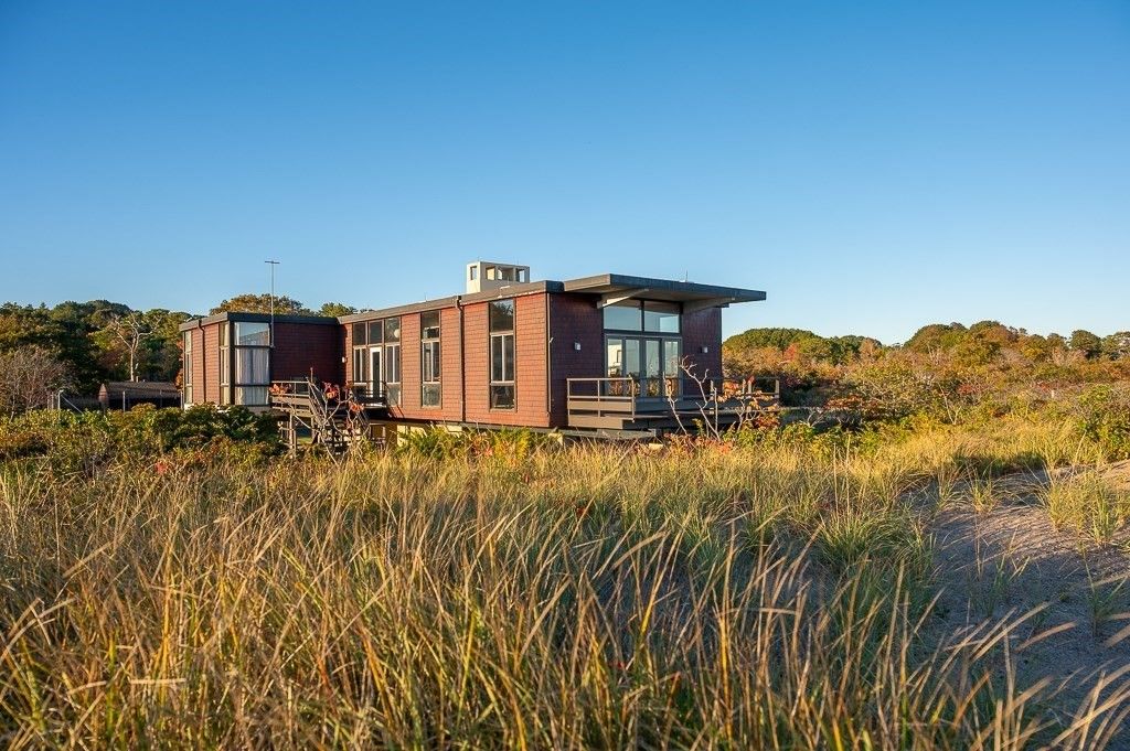 Backyard, Exterior, Facade, Modern