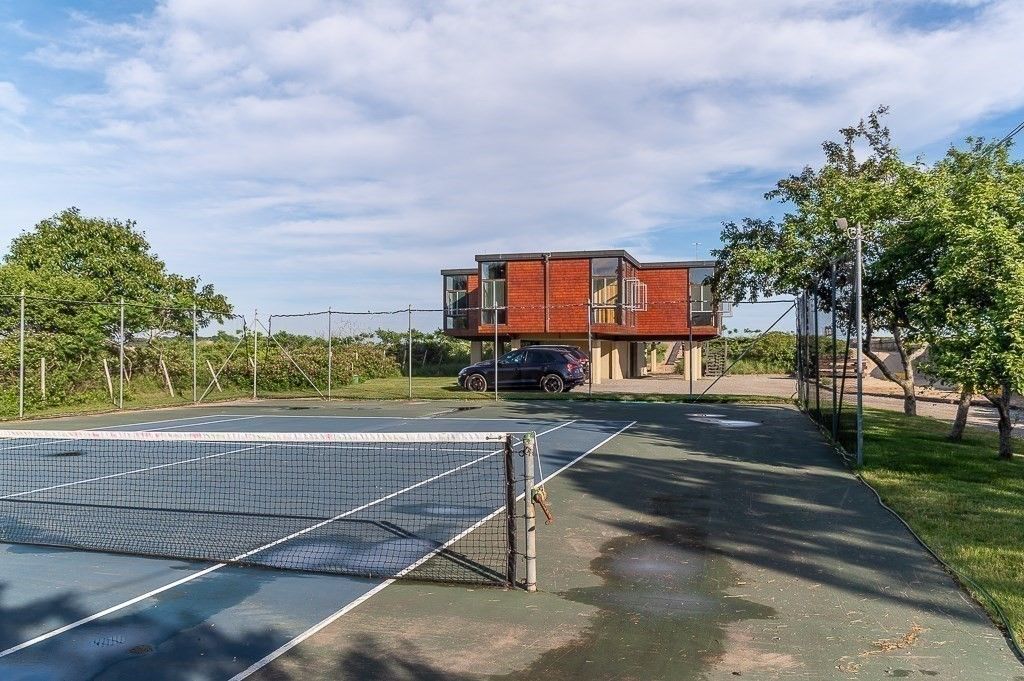 Exterior, Tennis Courts