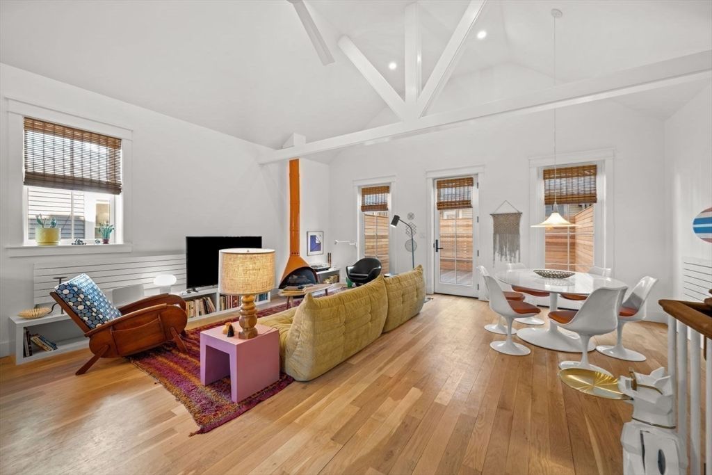 Dining room, Interior, Living room, Pendant Lights, Recessed Lighting, Wood Texture Flooring