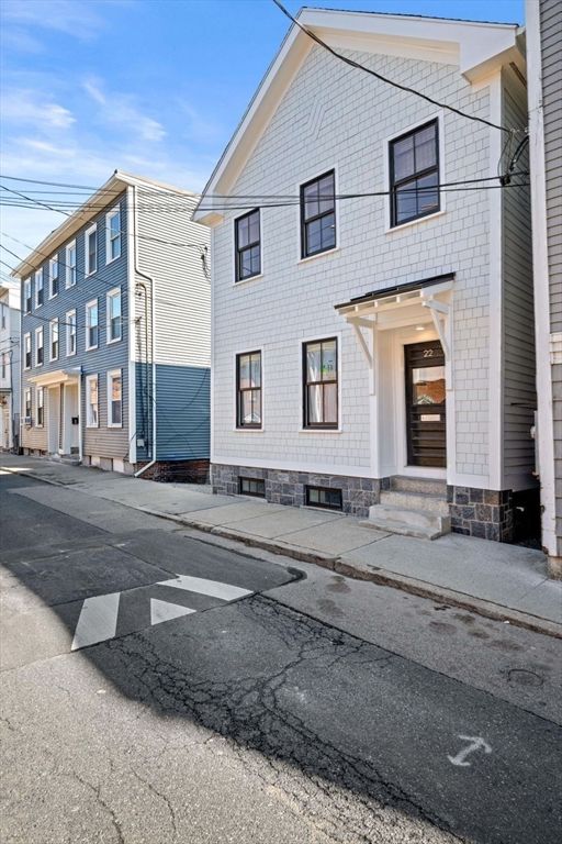 Exterior, Facade, Rowhouse