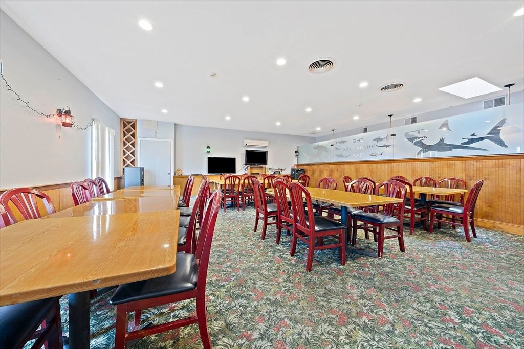 Dining room, Interior, Recessed Lighting