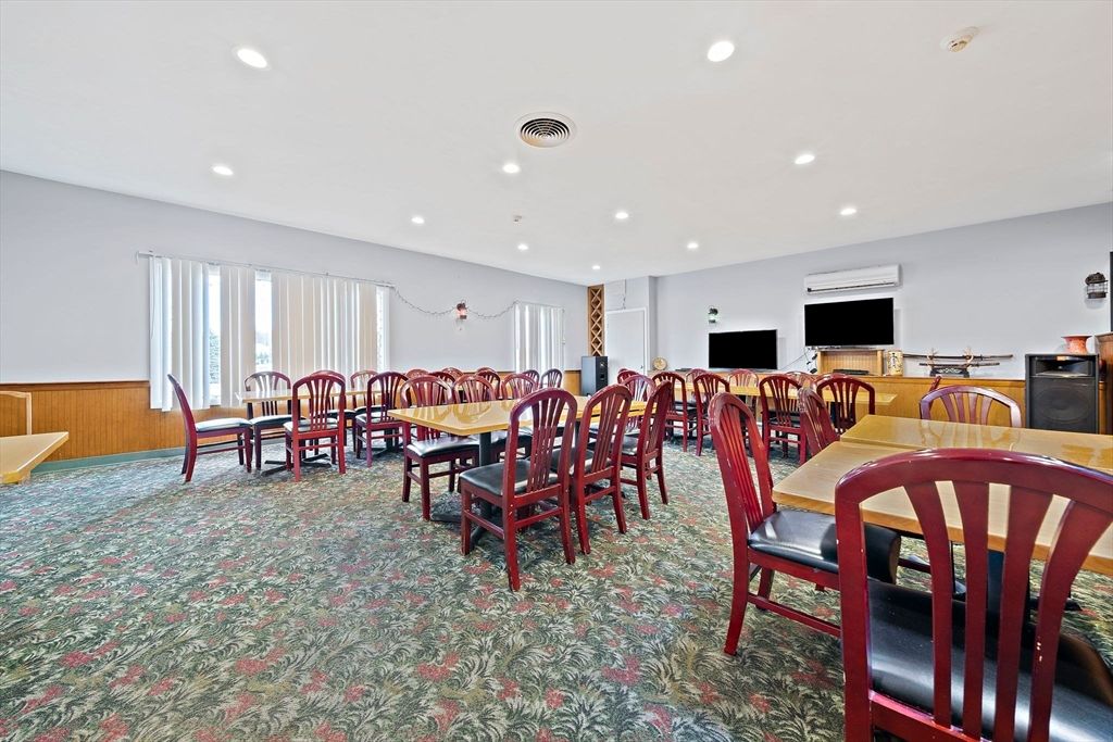 Dining room, Interior, Recessed Lighting