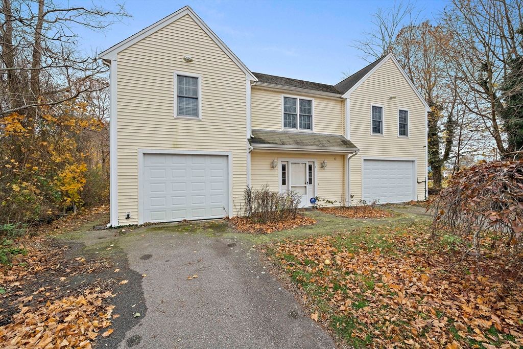 Attached, Exterior, Facade, Farmhouse