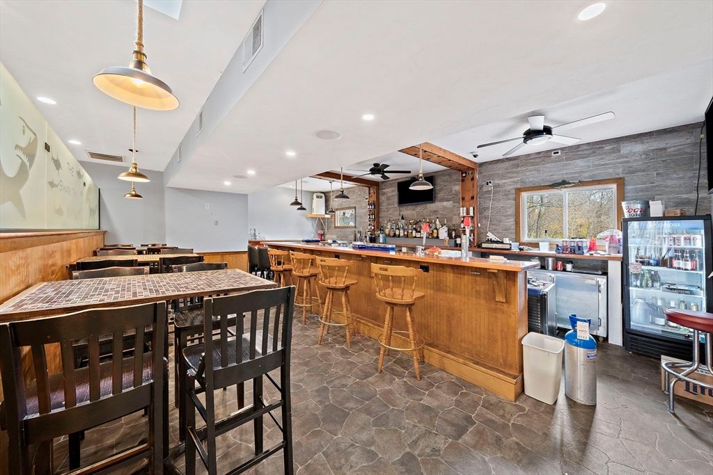 Interior, Pendant Lights, Recessed Lighting, Stone Walls