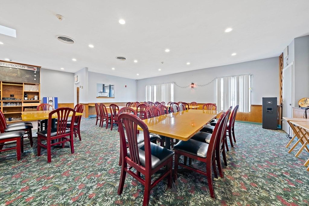 Dining room, Interior, Recessed Lighting