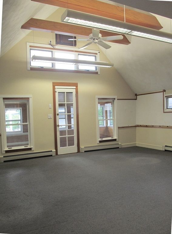 Empty room, Interior, Wooden Beams