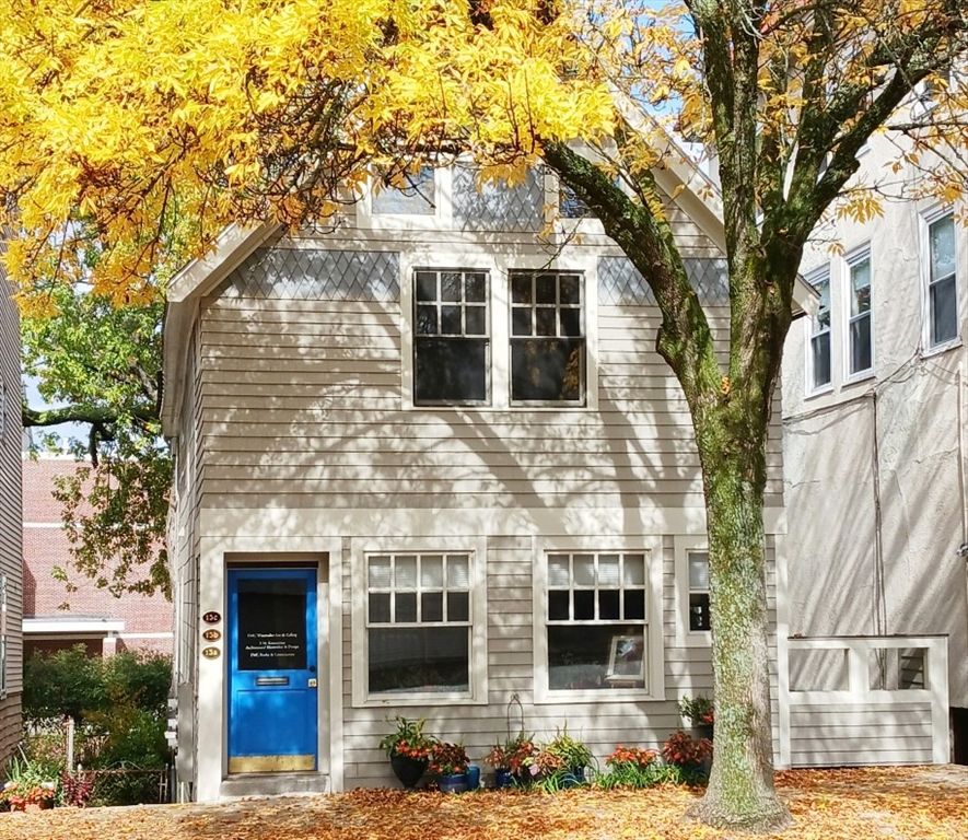 Exterior, Facade, Rowhouse