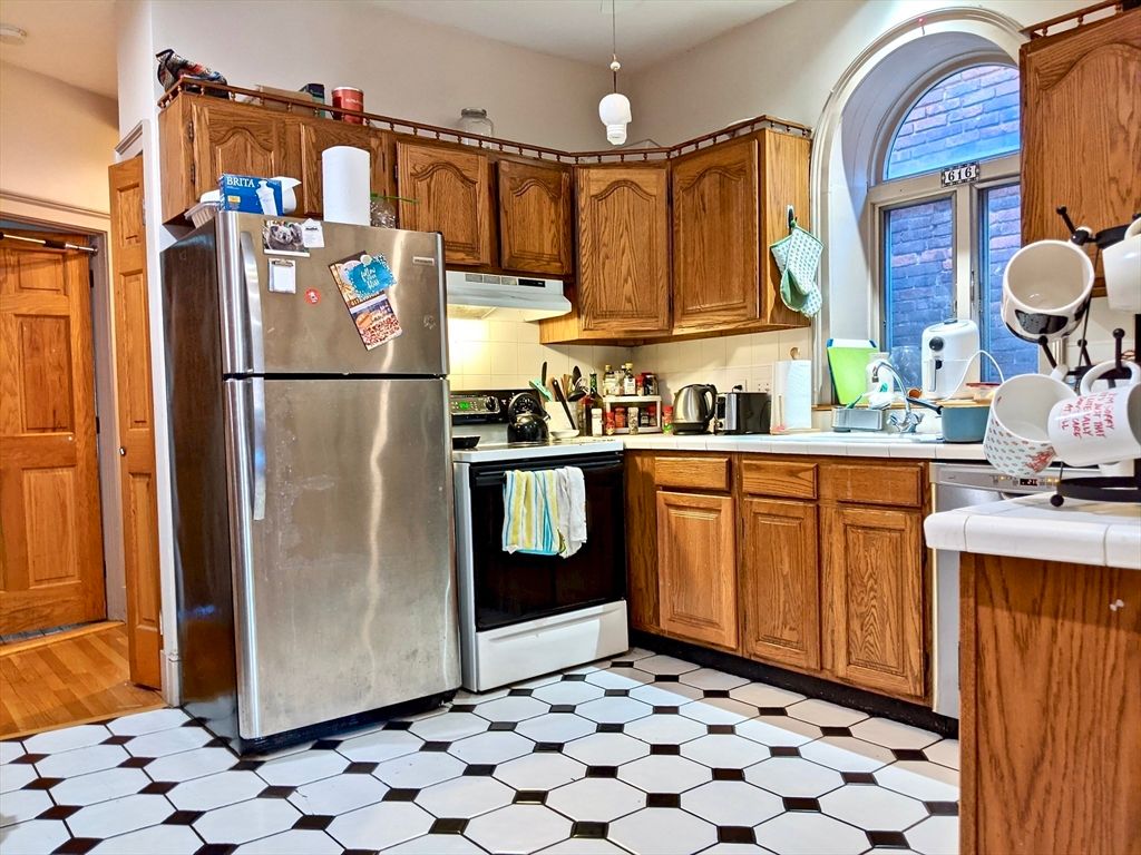 Interior, Kitchen, Pendant Lights, Wood Texture Flooring