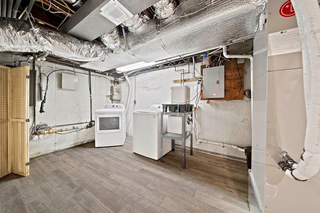 Interior, Washer, Wood Texture Flooring