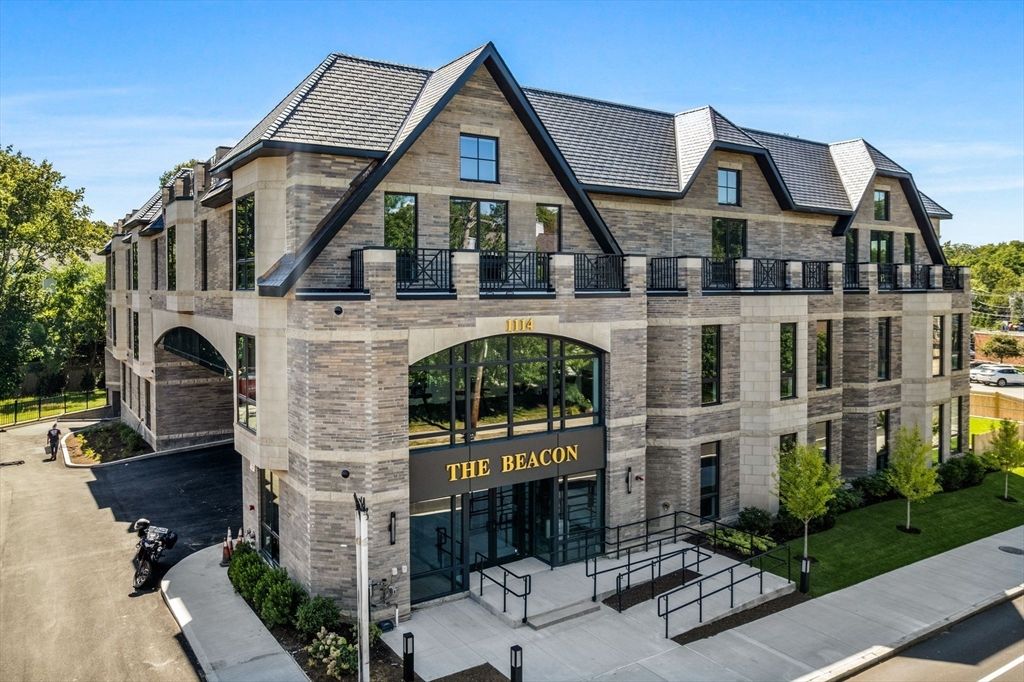 Exterior, Facade, French Provincial