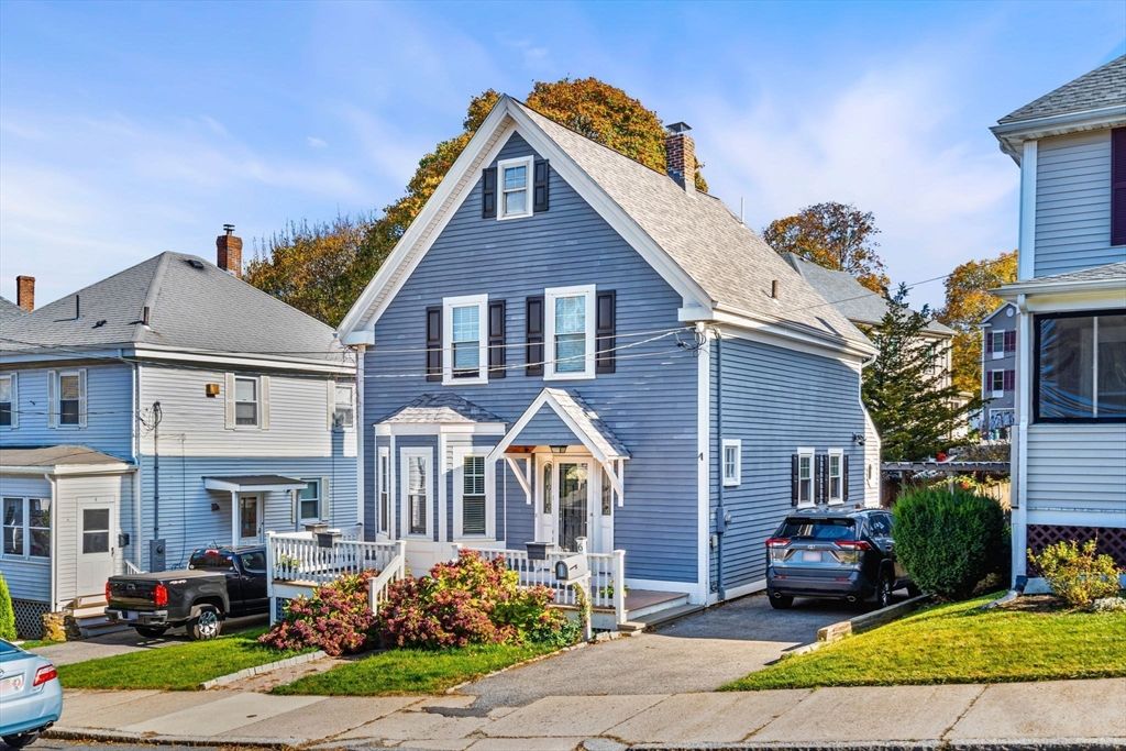 Exterior, Facade, Queen Anne Victorian