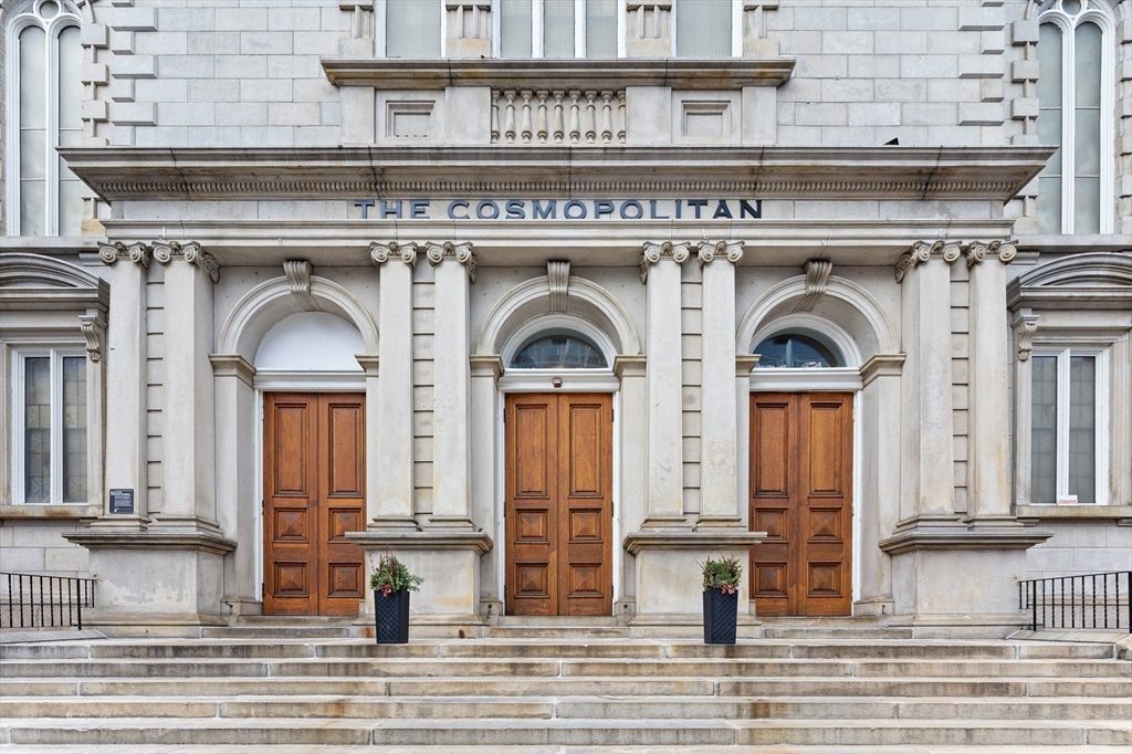 Exterior, Facade, Brownstone