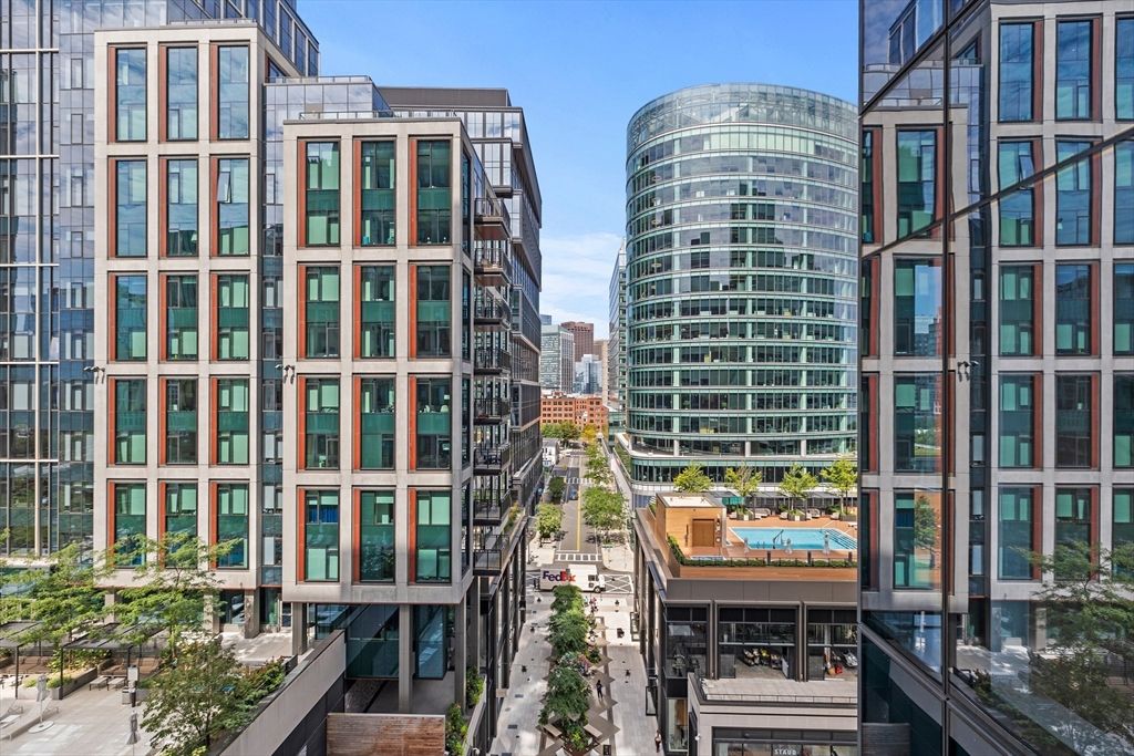 Exterior, Facade, Highrise