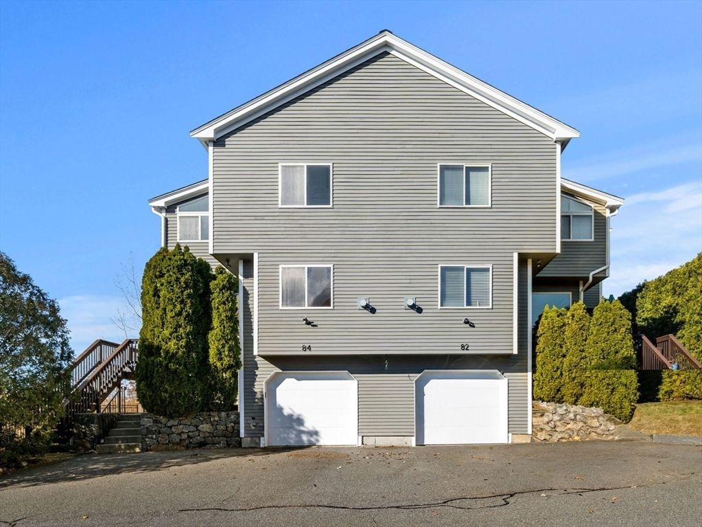 Attached, Exterior, Facade, Split Level