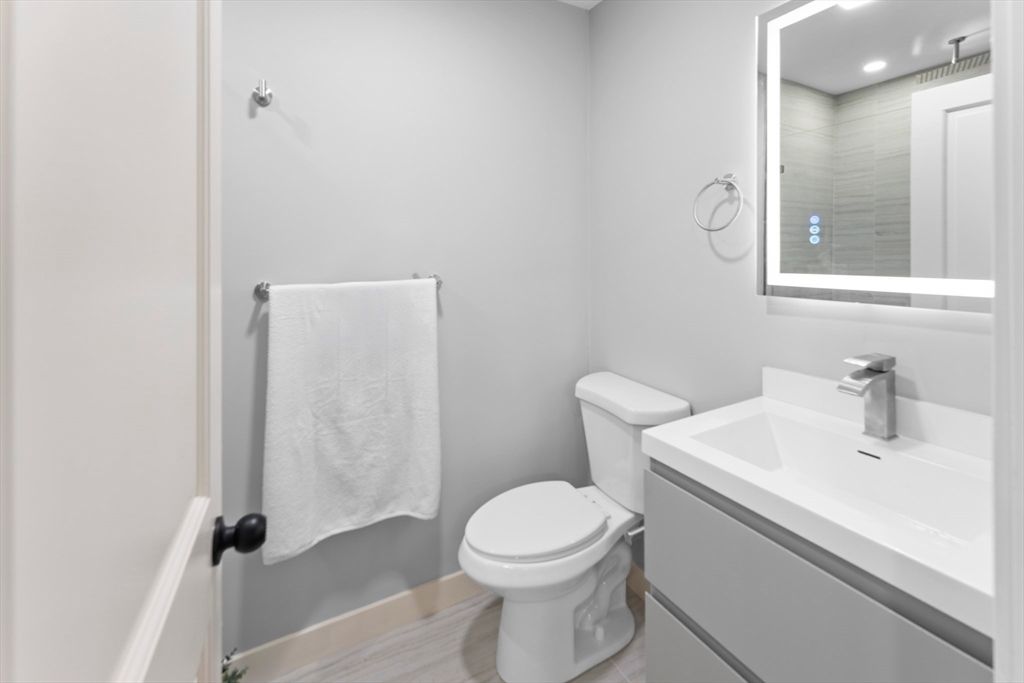 Bathroom, Interior, Recessed Lighting