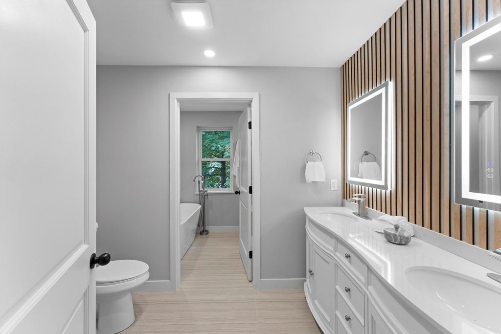 Bathroom, Dual Sink Vanities, Interior, Recessed Lighting