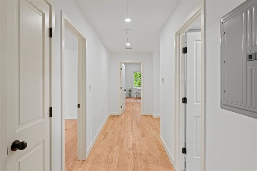 Interior, Pendant Lights, Recessed Lighting, Wood Texture Flooring
