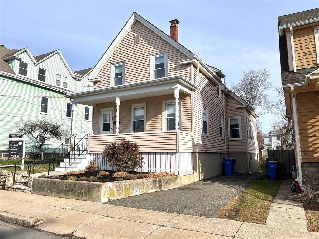 Exterior, Facade, Queen Anne Victorian