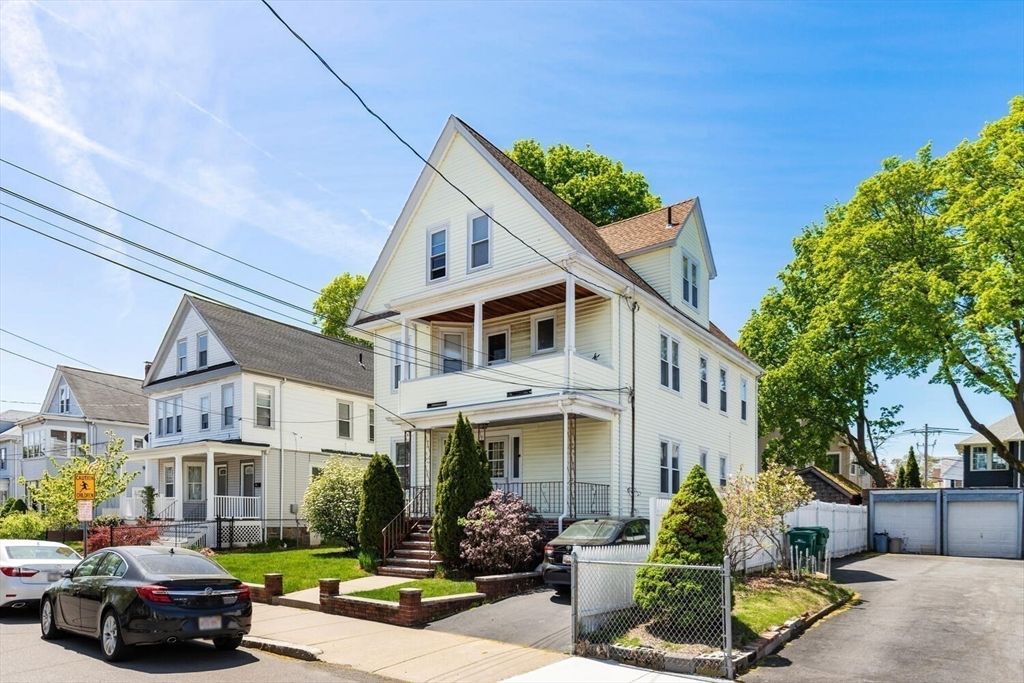 Exterior, Facade, Queen Anne Victorian