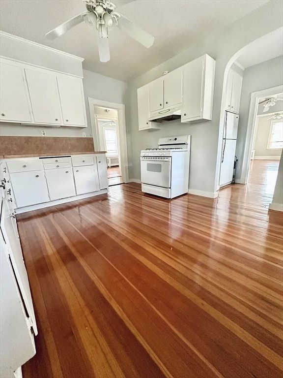 Interior, Kitchen, Washer, Wood Texture Flooring