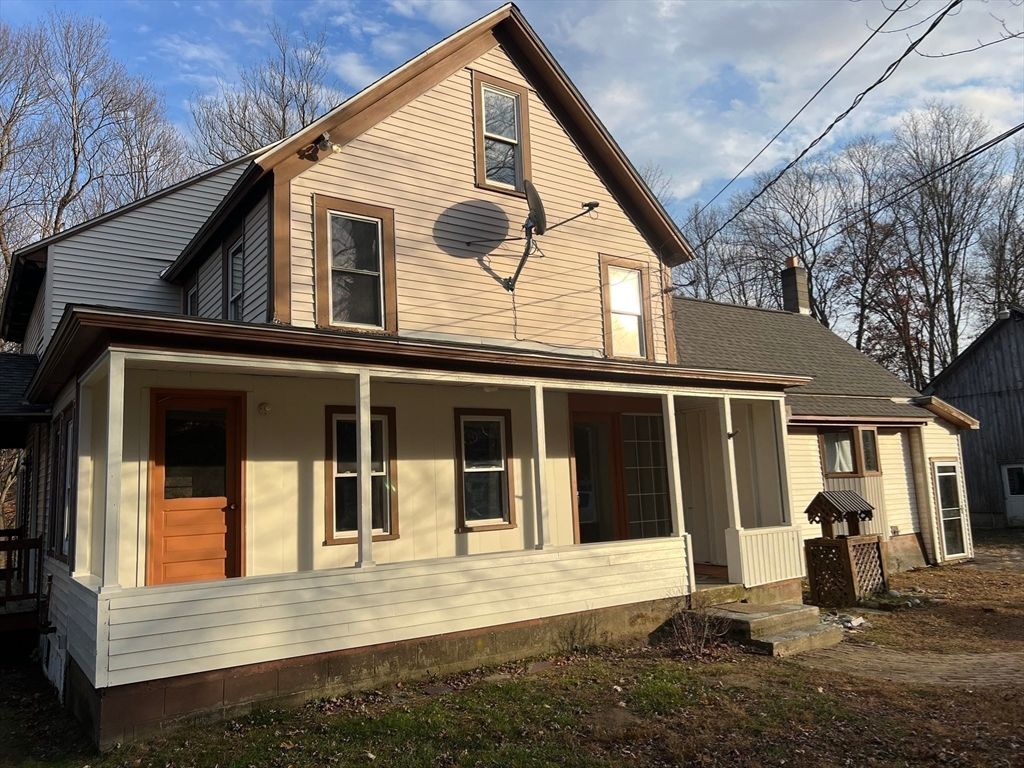 Exterior, Facade, Farmhouse