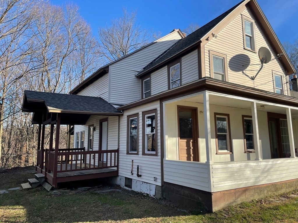 Exterior, Facade, Farmhouse