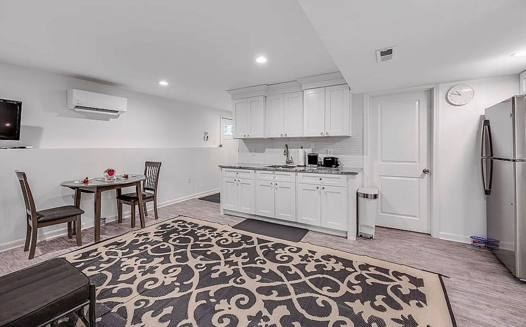 Dining room, Interior, Kitchen, Recessed Lighting, Wood Texture Flooring