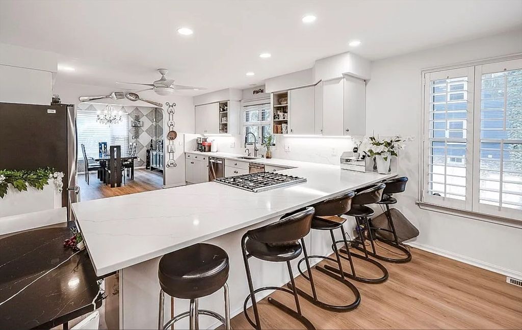 Dining room, Interior, Kitchen, Recessed Lighting, Wood Texture Flooring
