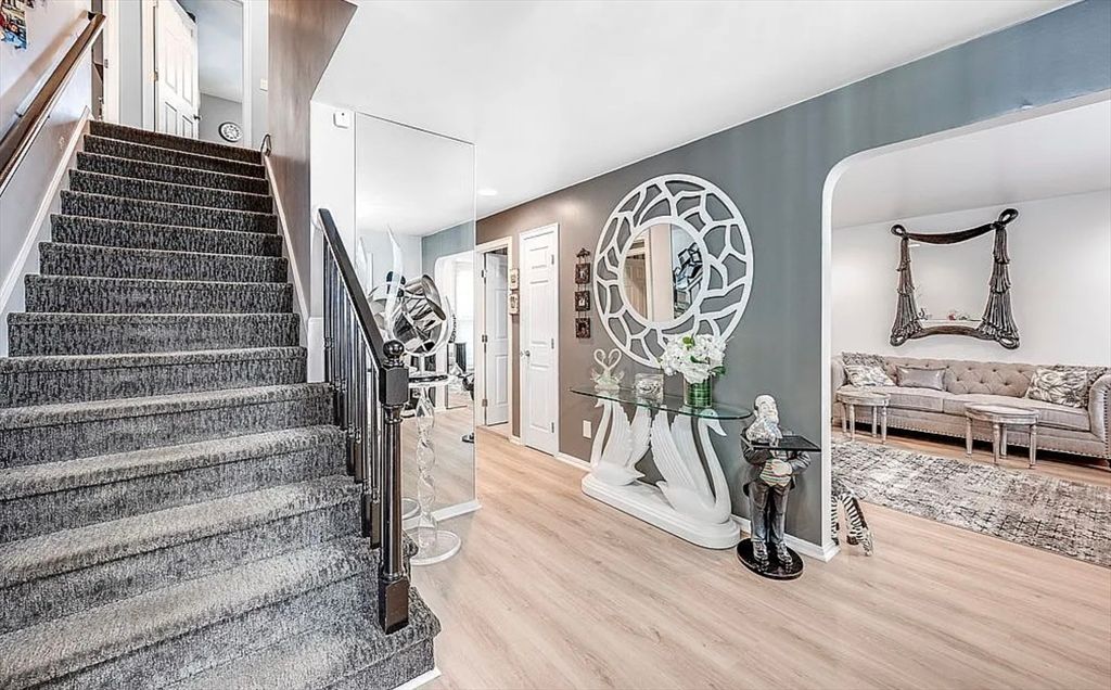 Interior, Recessed Lighting, Wood Texture Flooring